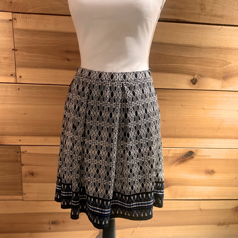 Max Studio geometric print skirt size Medium